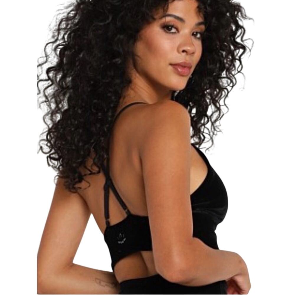 NWT Beyond Yoga Velvet Motion Bra Gym Cropped Top Black Workout Size Medium - Picture 7 of 14
